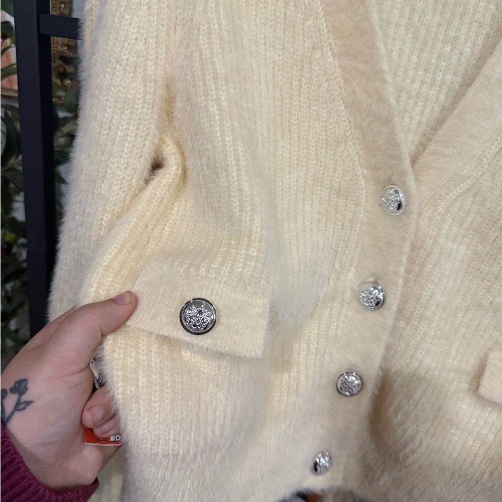 Vigoss Women's Soft Cream Cardigan with Silver Buttons size large - Picture 4 of 9